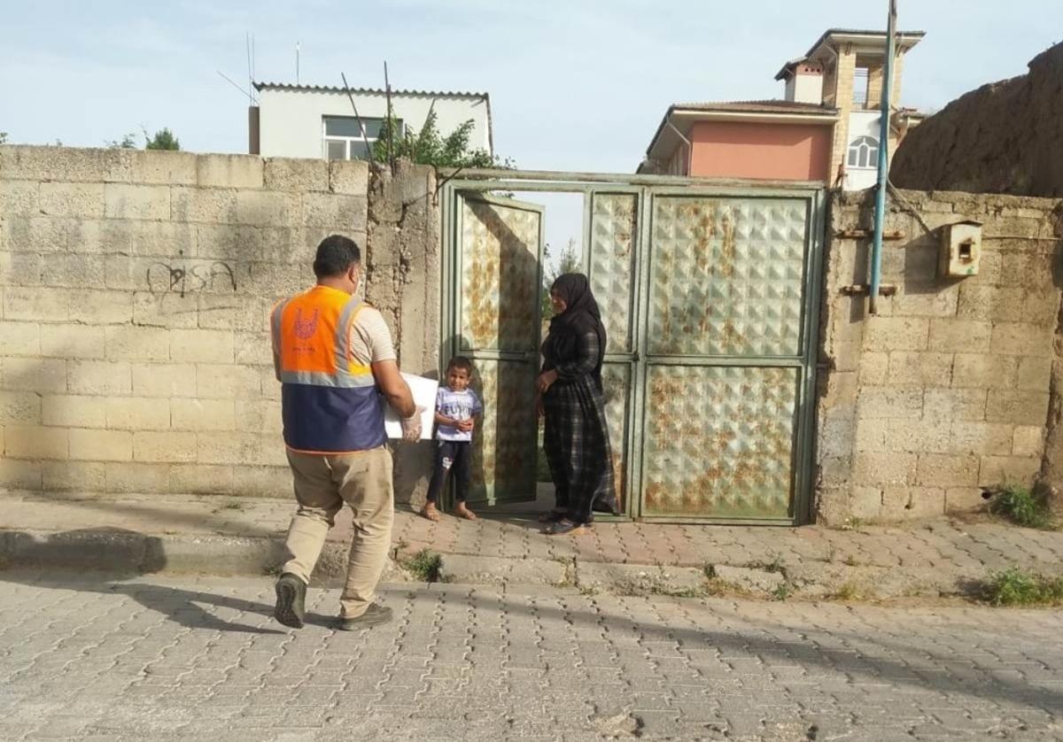 Yetim ailelerine gıda yardımı