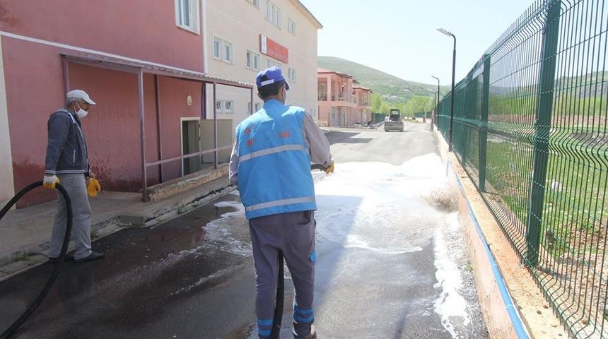 Bayburt’ta bayram öncesi cadde ve sokaklar yıkanmaya devam ediyor
