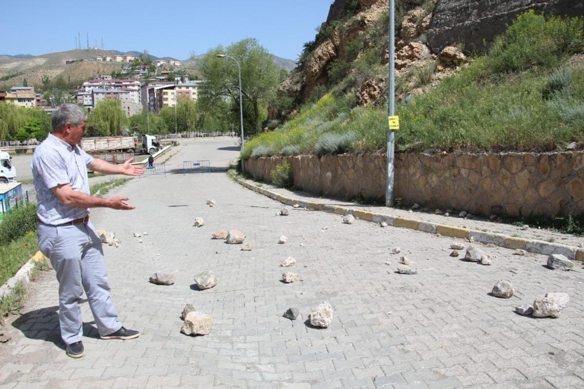 Oltu Kalesi u&ccedil;uyor