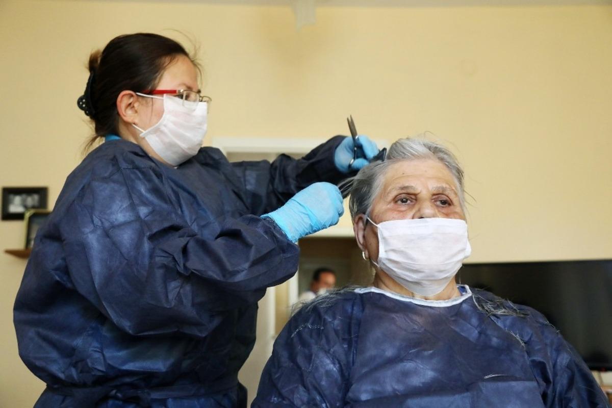 65 yaş &uuml;st&uuml; vatandaşlara bayram tıraşı