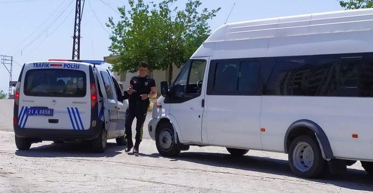 Silvan’da toplu taşıma araçlarında sosyal mesafe denetimi G1