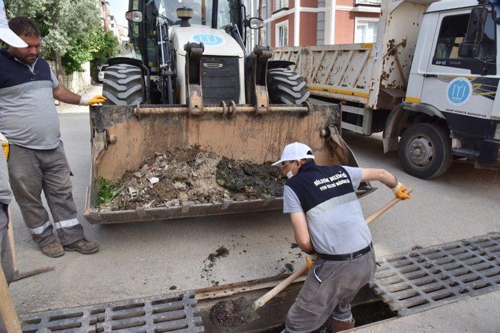 Olası su baskınları için şehrin tüm mazgalları temizleniyor G2