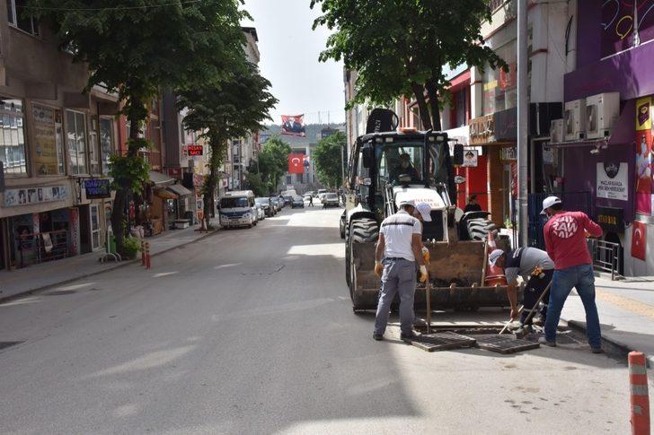 Olası su baskınları için şehrin tüm mazgalları temizleniyor G3