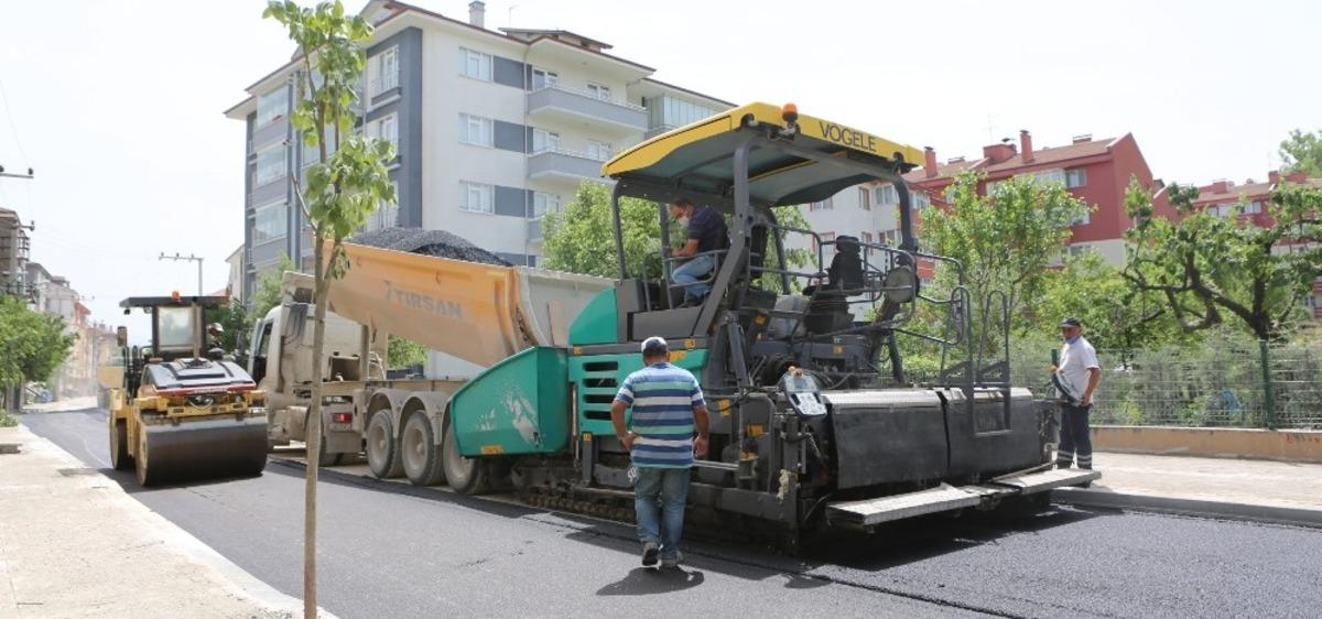 Bolu&rsquo;da, parke taşları yerini &lsquo;sıcak asfalta&rsquo; bırakıyor