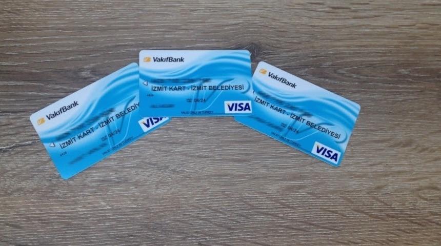 İhtiyaç sahibi çocukların bayramlıkları İzmit Belediyesi’nden