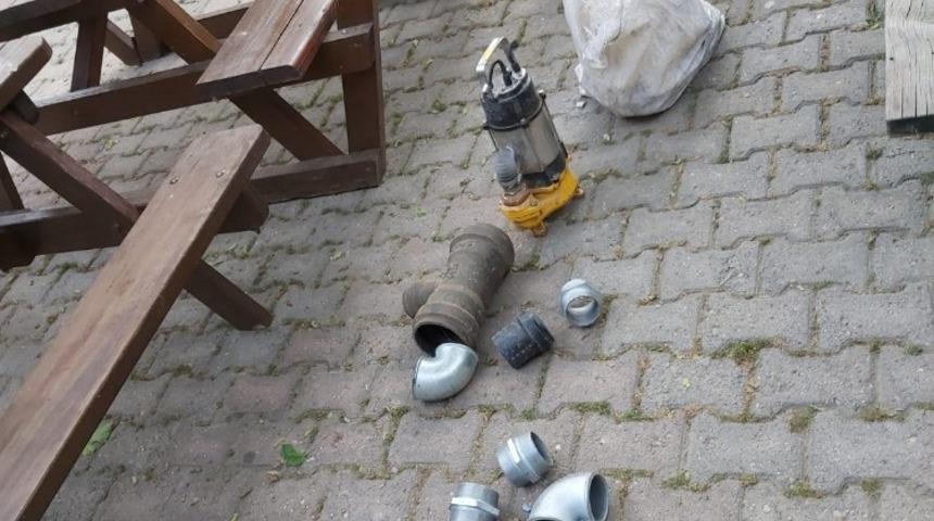 K&uuml;&ccedil;&uuml;kkuyu Belediyesinde hırsızlık şoku