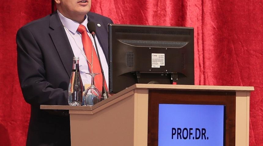 Trakya &Uuml;niversitesi Akademisyenleri &ldquo;Kriz d&ouml;neminde edit&ouml;rl&uuml;k ve yayıncılık&rdquo; oturumunda