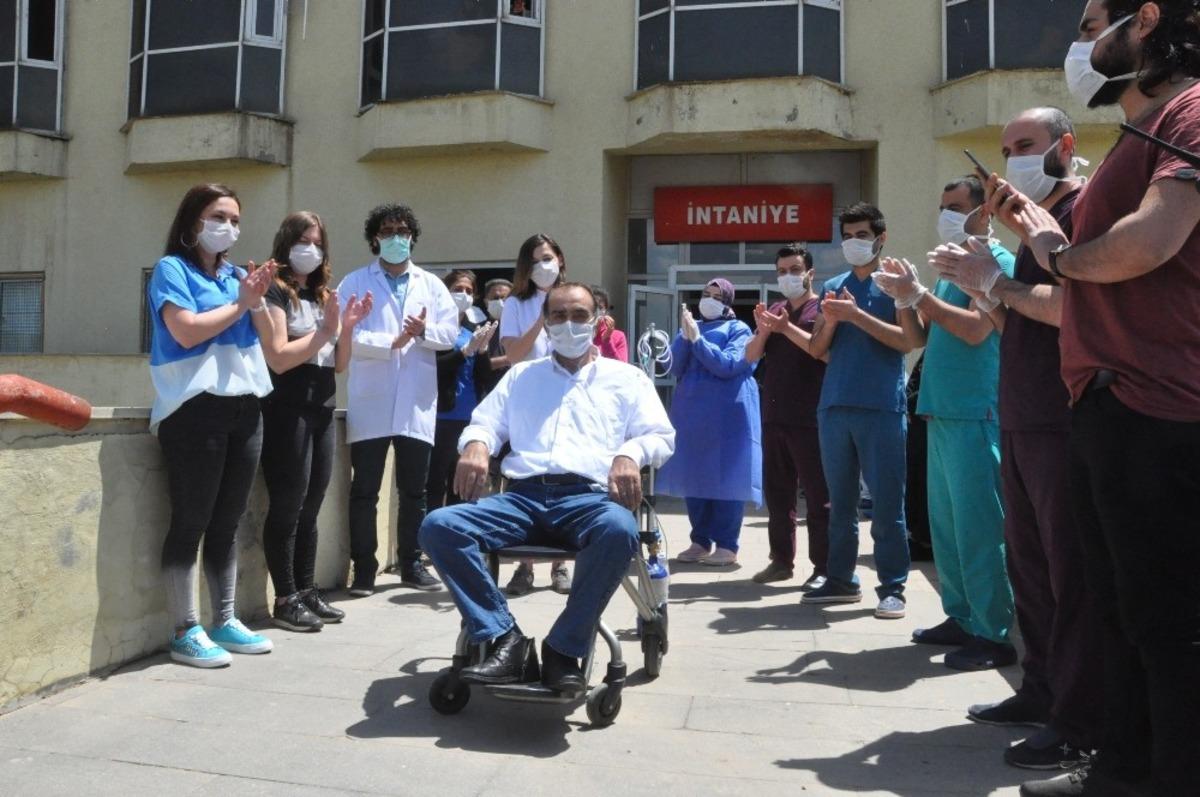48 g&uuml;nd&uuml;r korona vir&uuml;s tedavisi g&ouml;ren hasta taburcu edildi