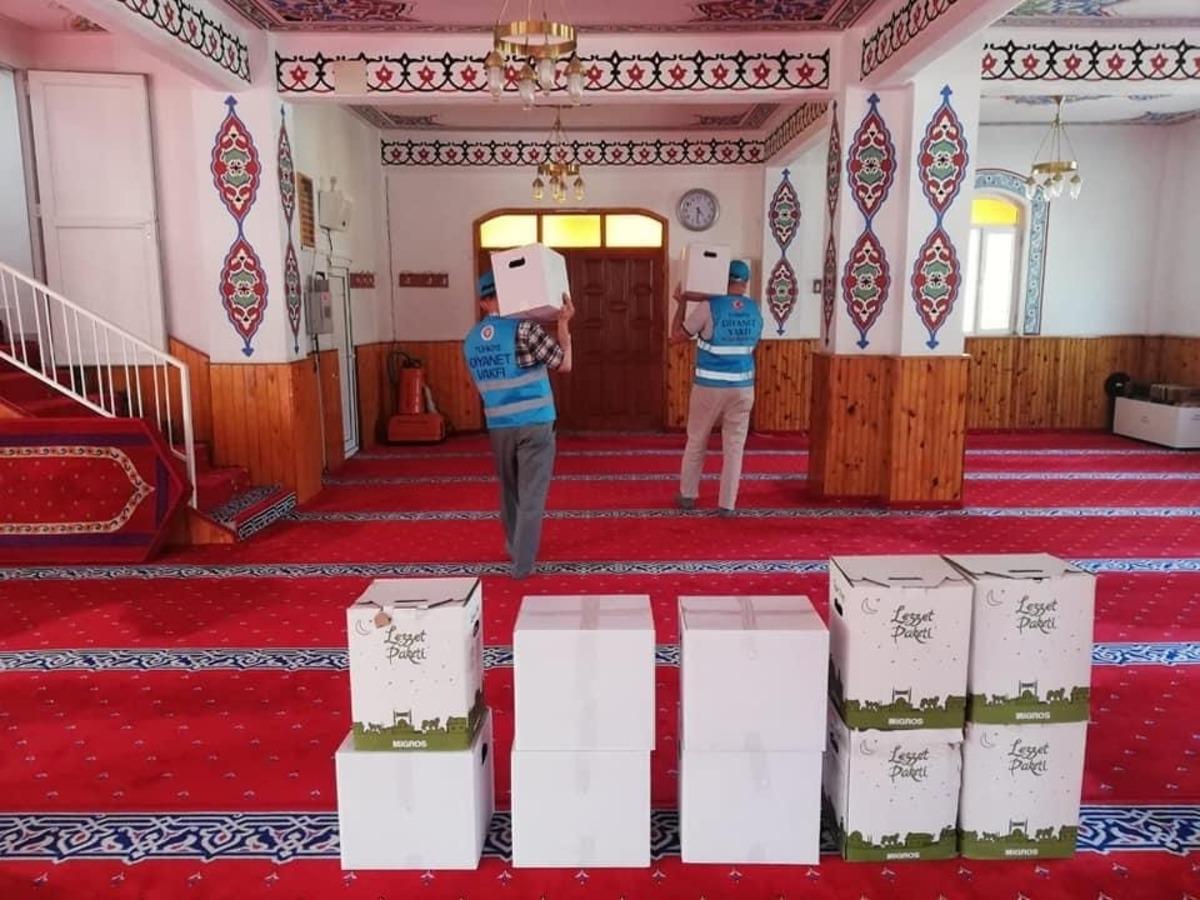 Y&uuml;zlerce insanın y&uuml;z&uuml;n&uuml; g&uuml;ld&uuml;rd&uuml;ler