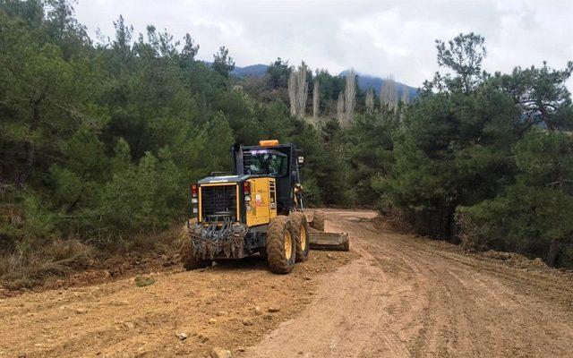 Köy yollarında stabilize çalışmalarına devam ediyor