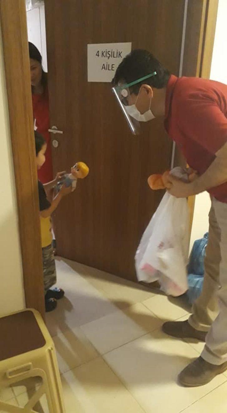 Bolu’da, karantinada kalan çocuklara, balon ve oyuncak sürprizi G1