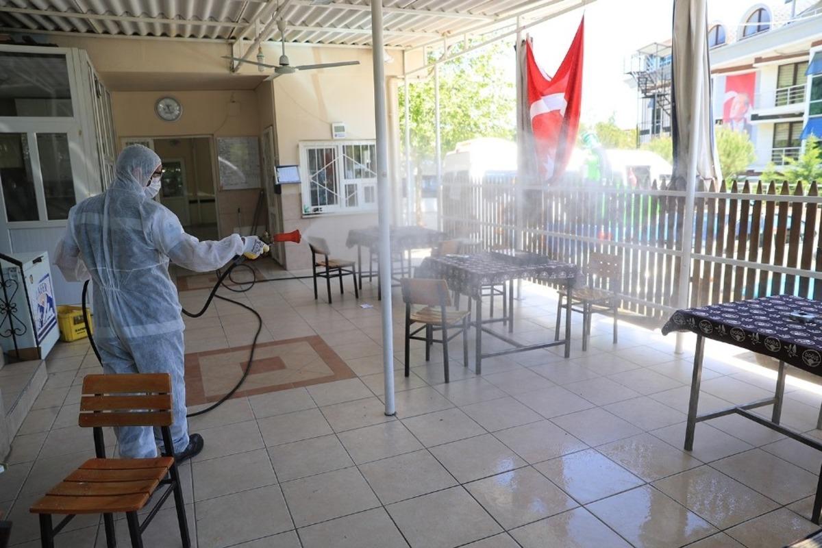 Pamukkale&rsquo;de minib&uuml;s ve taksi durakları dezenfekte edildi