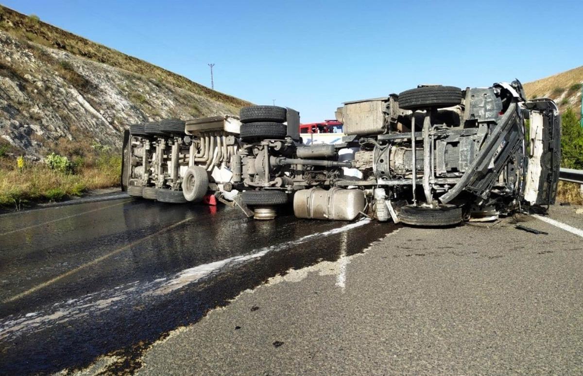 Tanker kazalarında s&uuml;r&uuml;c&uuml;ler yaralandı