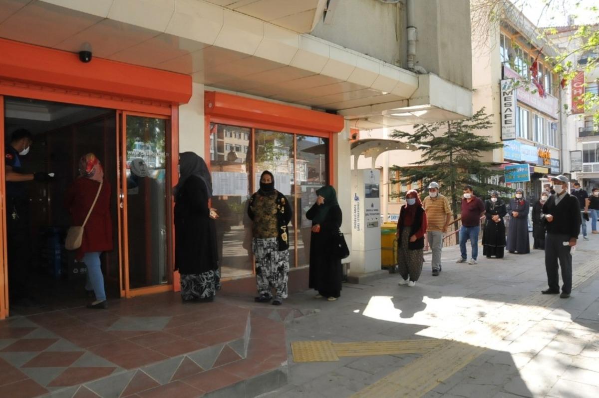 Akşehir&rsquo;de g&ouml;n&uuml;l birliği ile yardımlaşma en &uuml;st d&uuml;zeye ulaştı