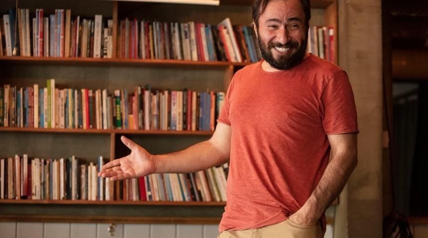 &Ccedil;ukur&rsquo;un Medet&rsquo;i Mustafa Kırantepe; &ldquo;Oyunumun pr&ouml;miyeri olacağı hafta kendimi mutfakta buldum&rdquo;