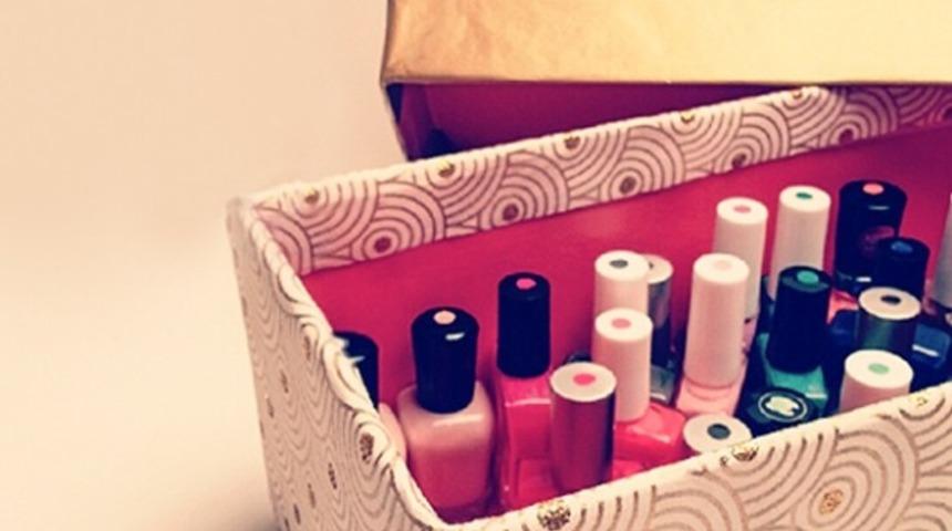 Makyaj malzemelerini düzenlemek için yaratıcı öneriler! Saksı, kek standı...