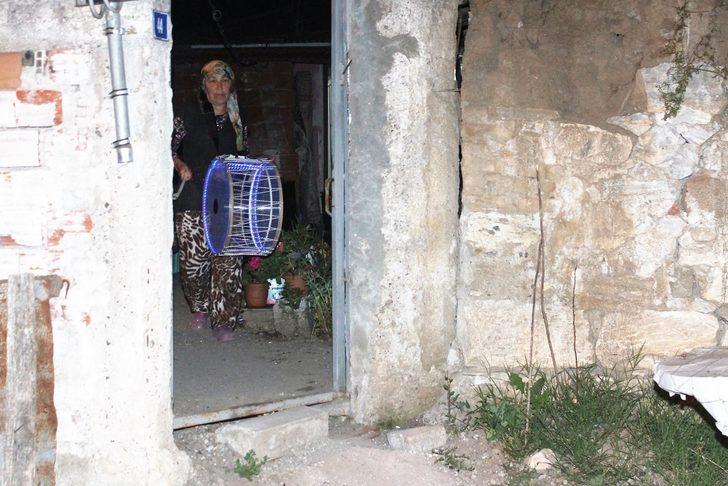 Bu mahalleyi sahura 5 çocuk annesi kaldırıyor G3