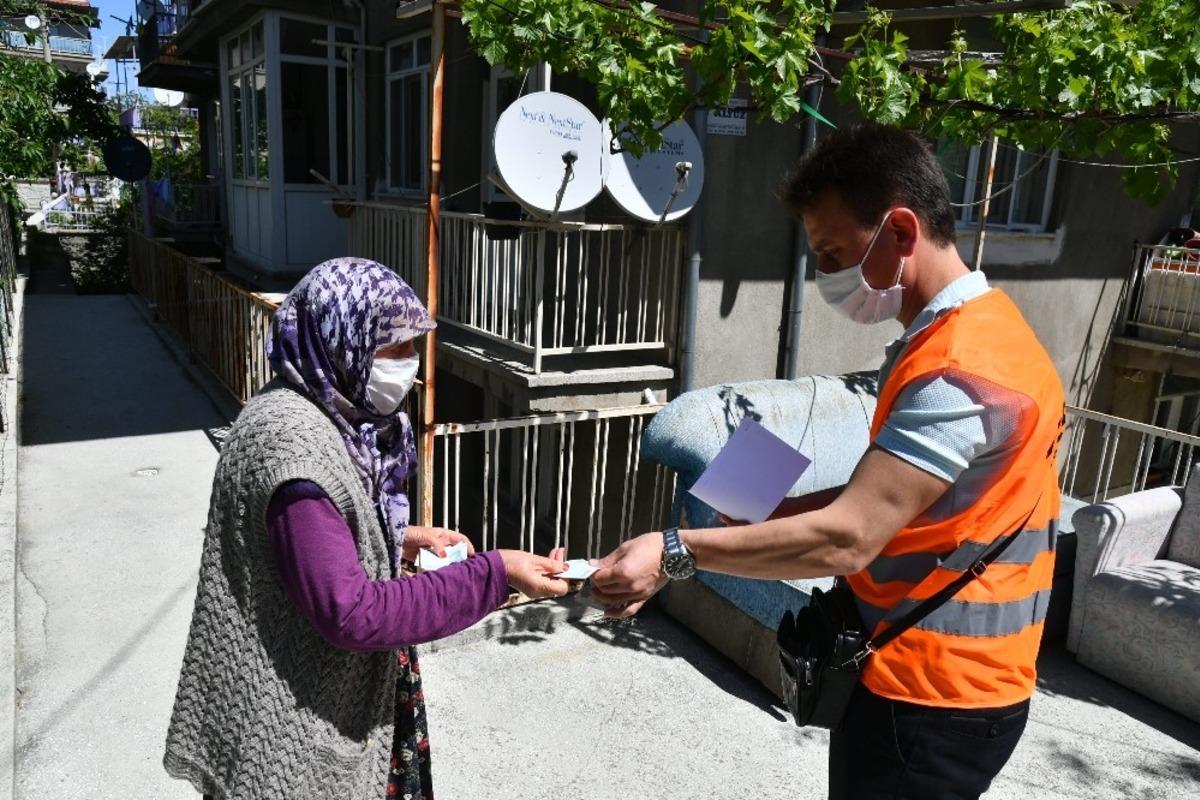Isparta&rsquo;da 65 yaş ve &uuml;st&uuml; vatandaşların emlak vergisi tahsilatları evde yapılıyor
