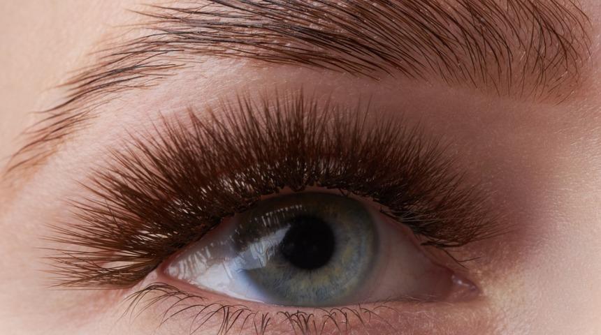 Kısa sürede kaş ve kirpik uzatan yöntemler! Kahve, çay, vazelin...
