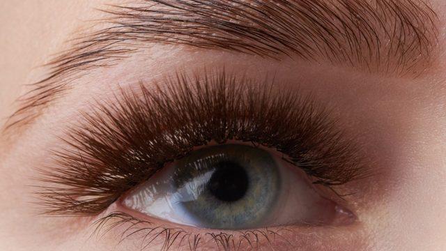 Kısa sürede kaş ve kirpik uzatan yöntemler! Kahve, çay, vazelin...