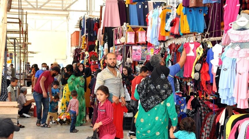 Kısıtlama &ouml;ncesi vatandaşlar pazara akın etti