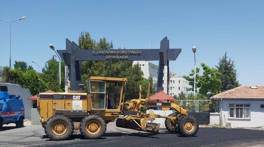 Bağlar Belediyesi asfaltlama &ccedil;alışmalarına devam ediyor