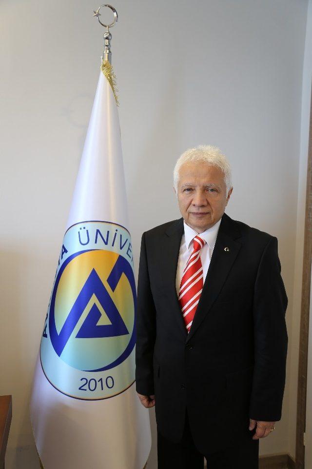 KTÜ eski rektörü Prof. Dr. İbrahim Özen, Avrasya Üniversitesi’nin akademisyen kadrosuna katıldı
