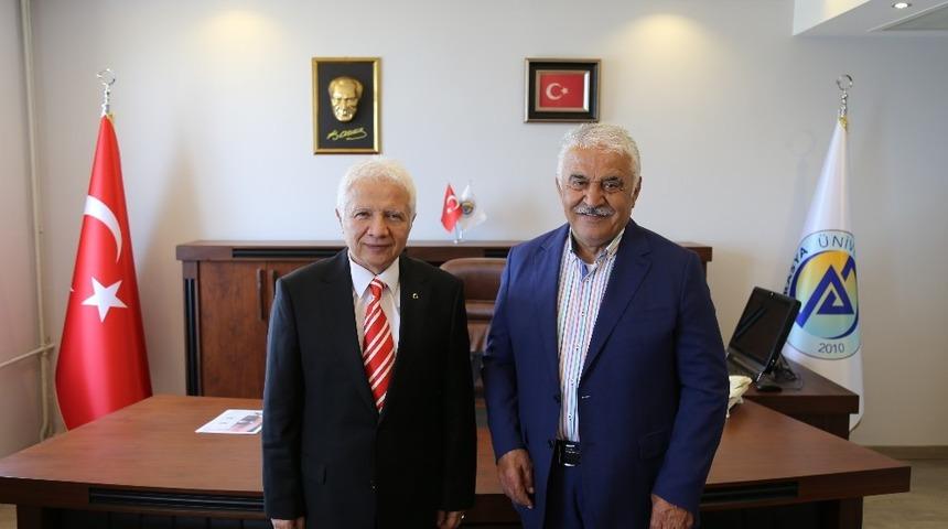 KT&Uuml; eski rekt&ouml;r&uuml; Prof. Dr. İbrahim &Ouml;zen, Avrasya &Uuml;niversitesi&rsquo;nin akademisyen kadrosuna katıldı