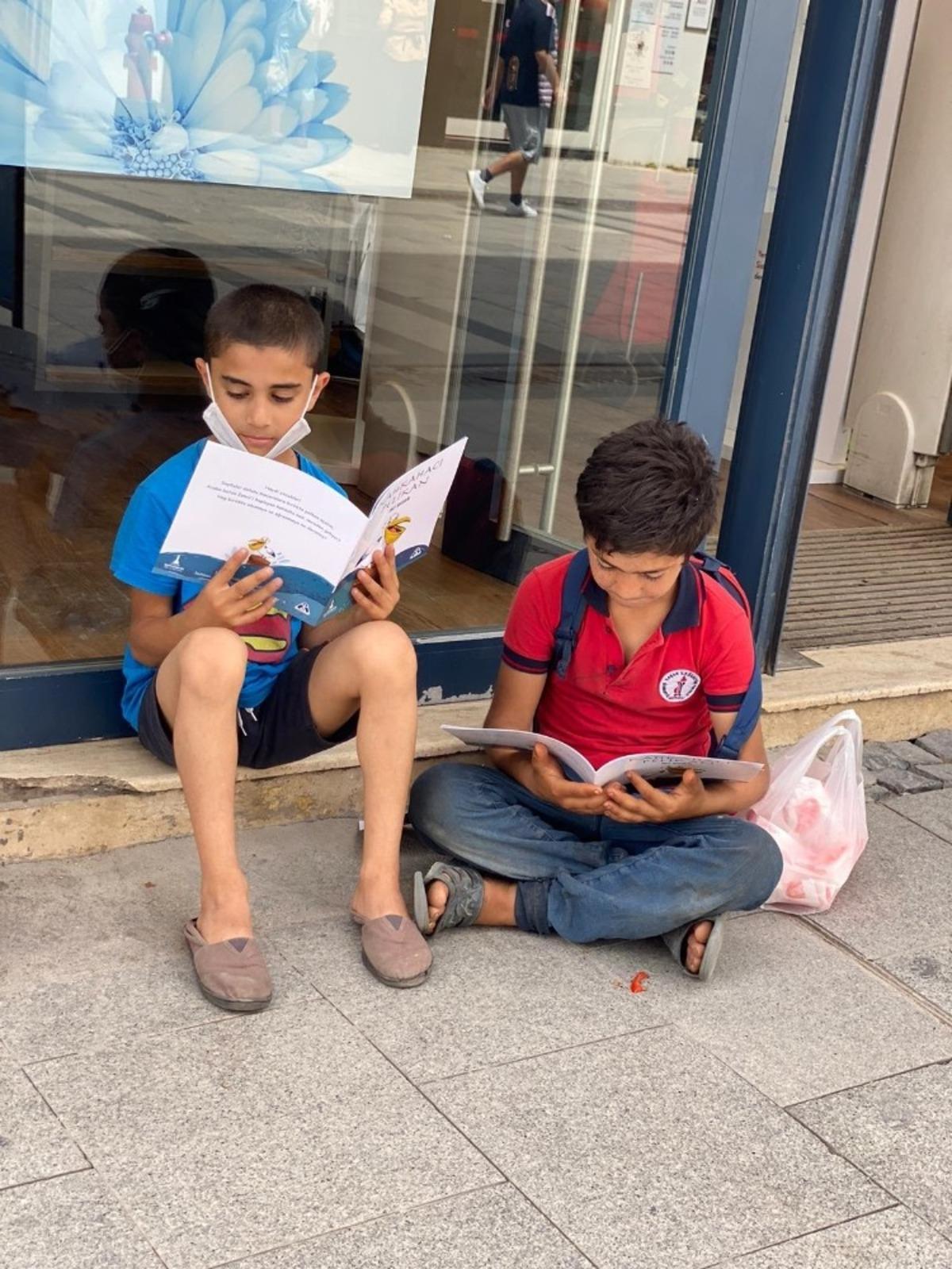 İZELMAN&rsquo;dan &ccedil;ocuklara 10 bin kitap