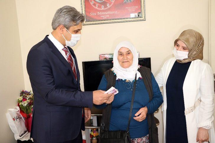 Yozgat’ta 2 şehit annesinden Milli Dayanışma kampanyasına destek G3