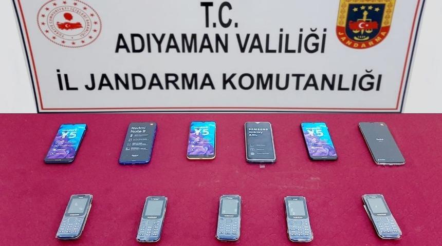 Gümrük kaçağı cep telefonları ele geçirildi