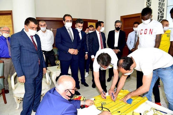 Yeni Malatyaspor’dan Başkan Gürkan’a teşekkür ziyareti G4