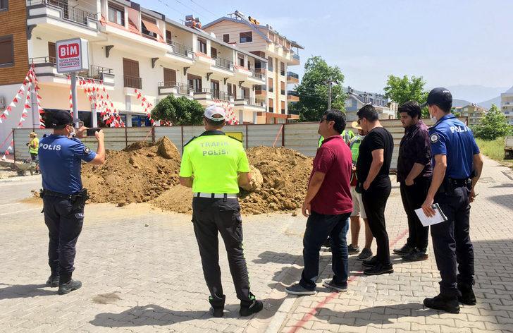 'Özel mülküm' dedi, mahalle yolunu bariyerle kapattı G1