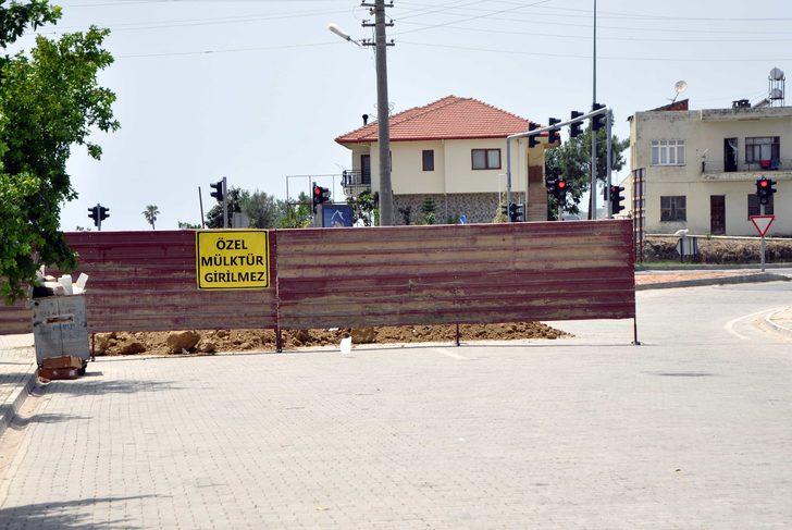 'Özel mülküm' dedi, mahalle yolunu bariyerle kapattı G2