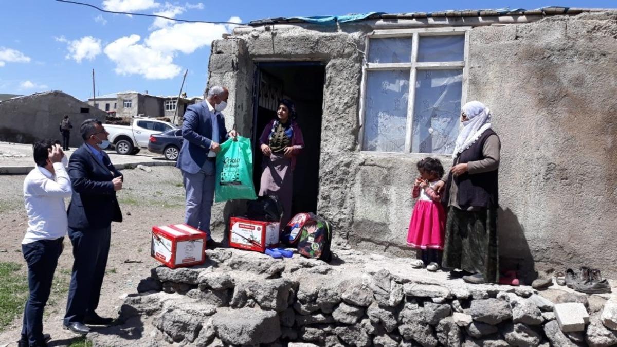 Minik kardeşlerin hayalini Başkan Ensari ger&ccedil;ekleştirdi