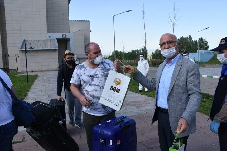 Muş’ta karantina süresi tamamlanan 107 kişi memleketlerine uğurlandı G5