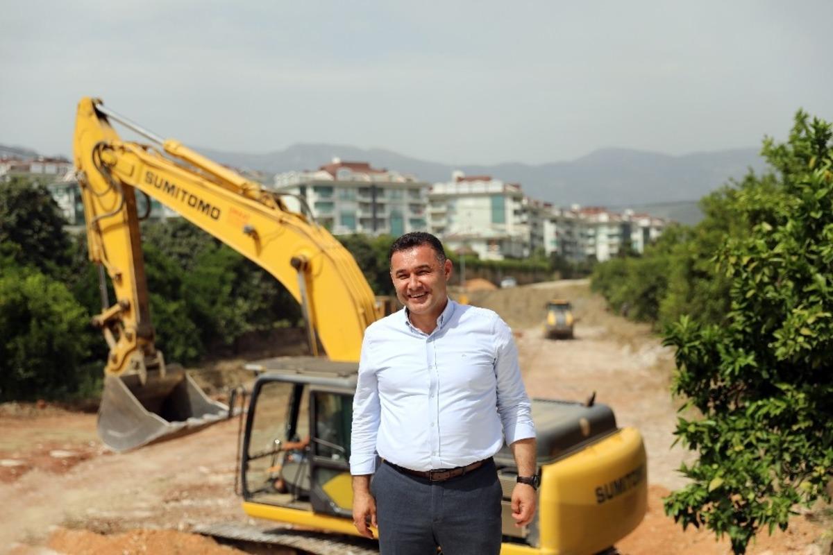 Alanya&rsquo;da &uuml;&ccedil; başkan eskiten yol hizmete giriyor