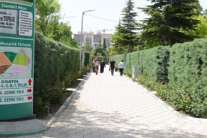 Çorum’da mezarlıklar bayram ziyaretine hazırlandı G2