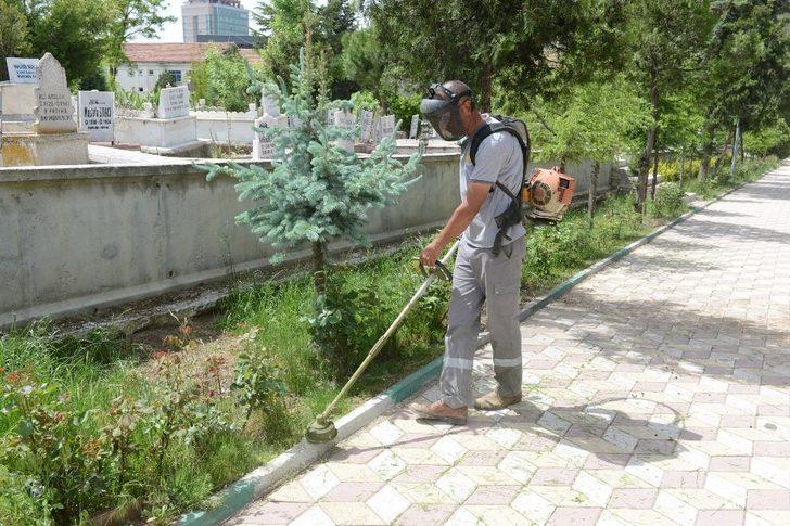 Çorum’da mezarlıklar bayram ziyaretine hazırlandı G3