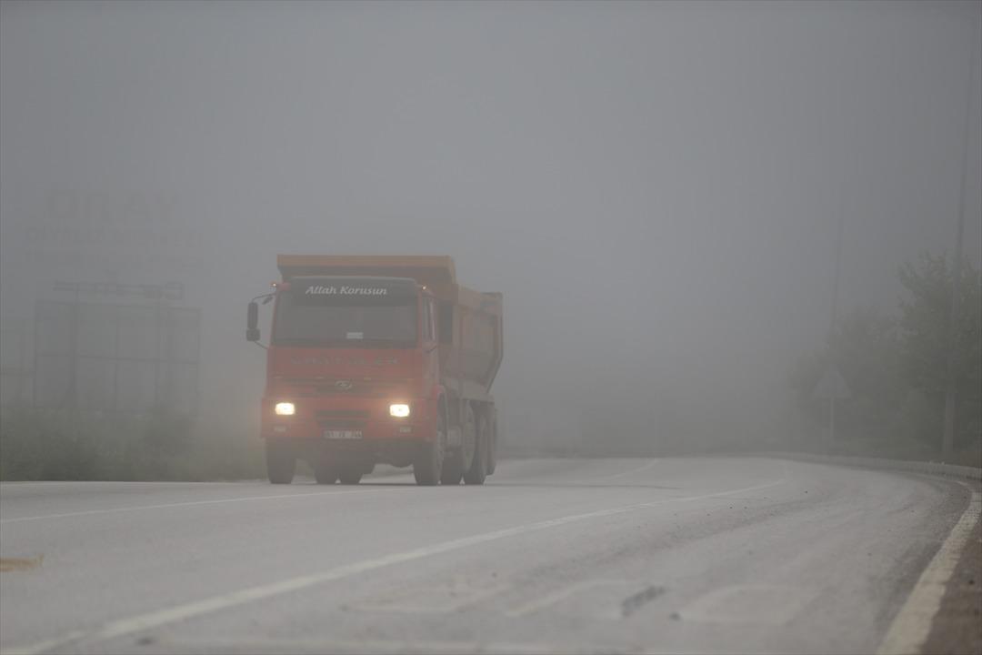 D&uuml;zce'de sis etkili oldu! 20 metreye kadar d&uuml;şt&uuml;