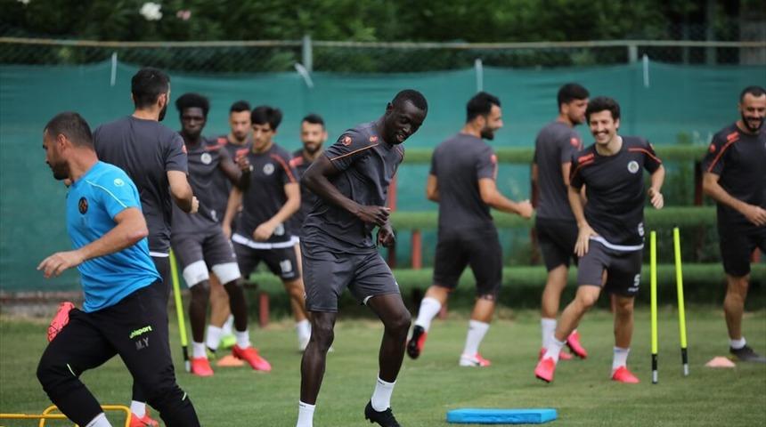 Alanyaspor'da ikinci kez yapılan Kovid-19 testinin sonu&ccedil;ları da negatif &ccedil;ıktı