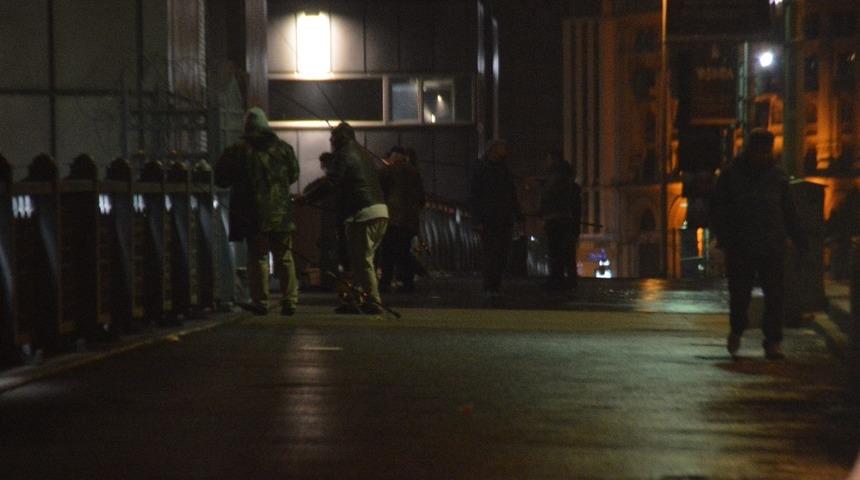 Koronavir&uuml;s tedbirlerine aldırış etmeden balık tutmaya devam ediyorlar