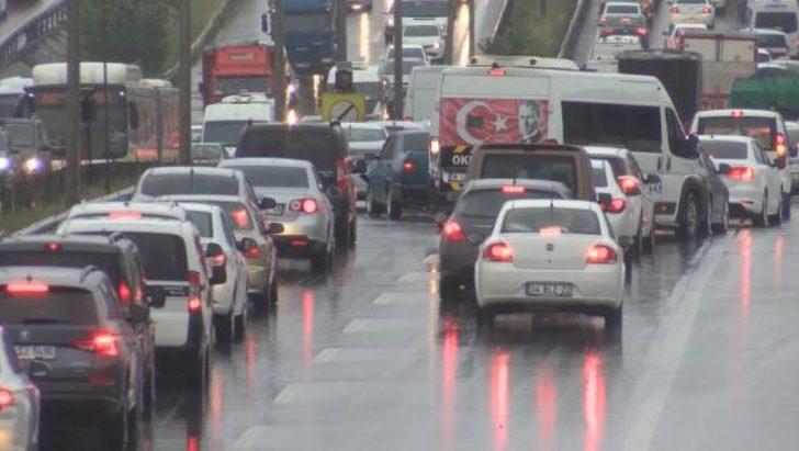 İstanbul'un çıkışında araç kuyruğu! Sebebi ise... G1