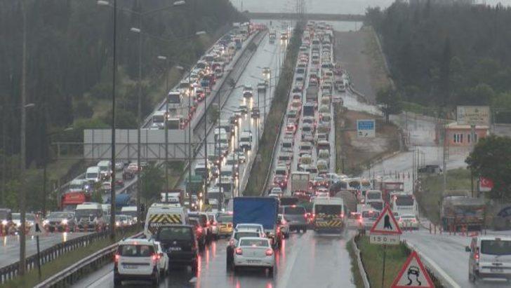 İstanbul'un çıkışında araç kuyruğu! Sebebi ise... G2