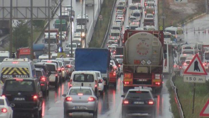 İstanbul'un çıkışında araç kuyruğu! Sebebi ise... G3