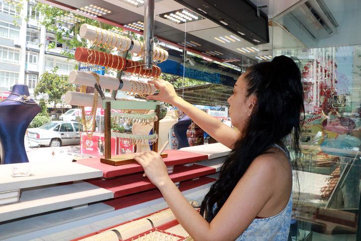 'Nişanlıma alyans alacağım’ dedi, 30 bin liralık yüzük çaldı G3