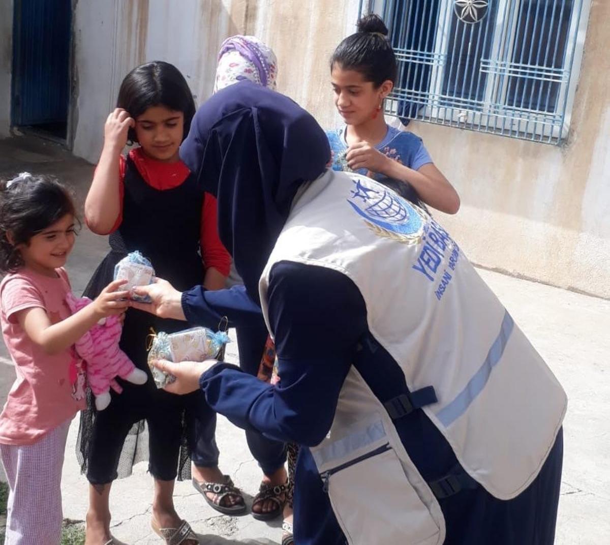 Hayırseverlerden &ccedil;ocuklara bayram armağanı