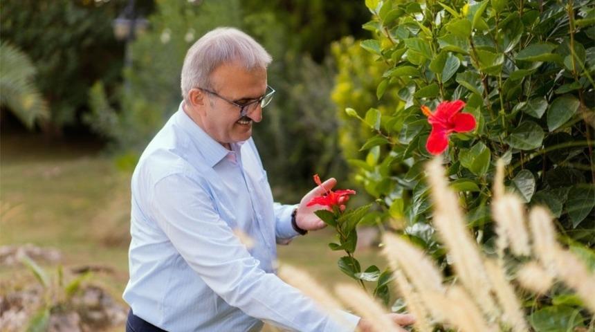Vali Karaloğlu: "Sevdiklerimizi g&ouml;r&uuml;nt&uuml;l&uuml; arayacağız"
