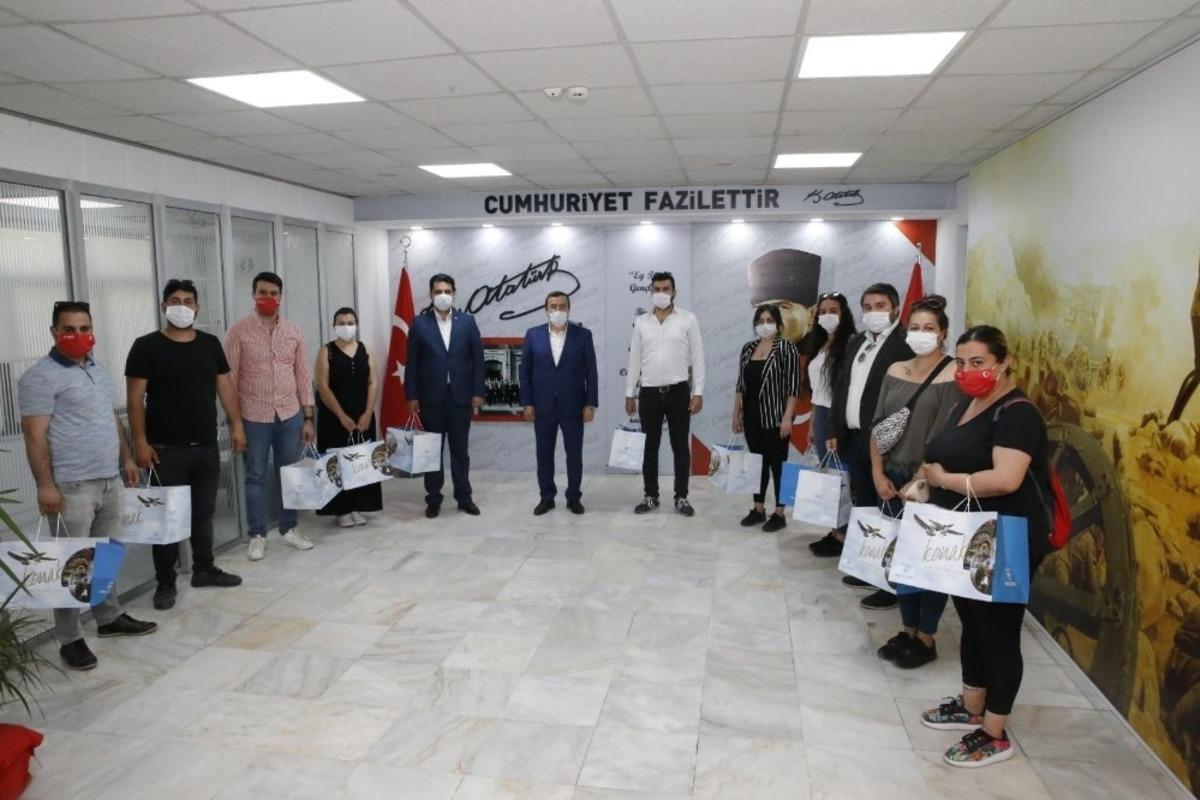 Başkan Batur&rsquo;dan gen&ccedil;lere teşekk&uuml;r