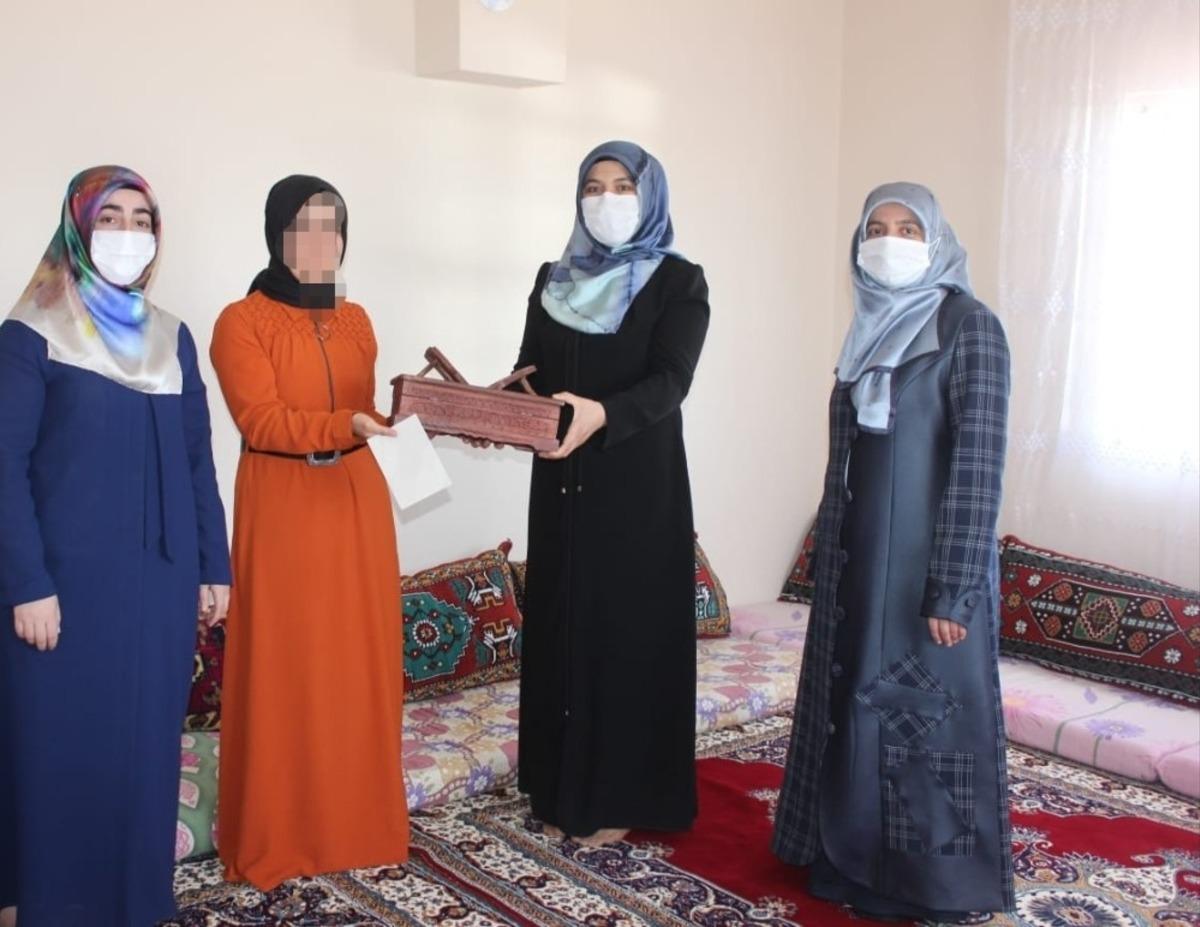 Uzaktan eğitimle hafız oldular